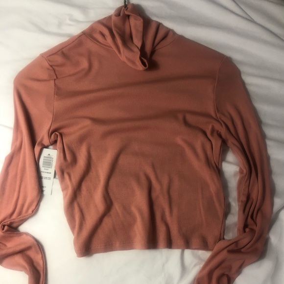 Brand new With Tags Aritzia Sunday Best Freshman Turtleneck - Picture 2 of 5